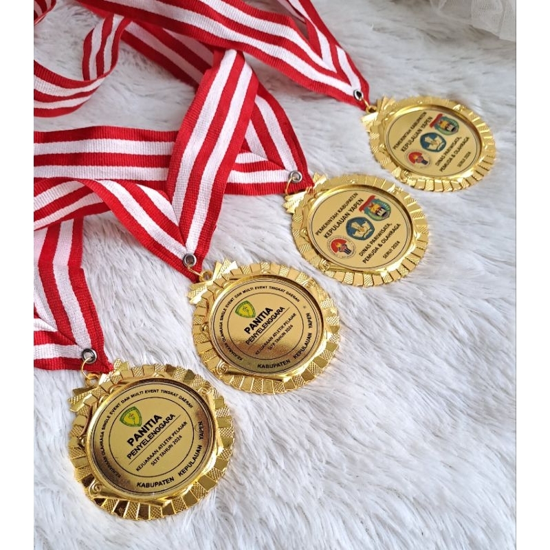 Medali Logam Badminton