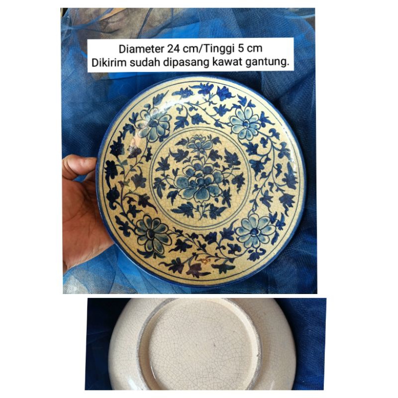 Diameter 23 cm an sampai 25 cm an Piring gantung keramik lukis  biru putih dan warna warni gambar bu