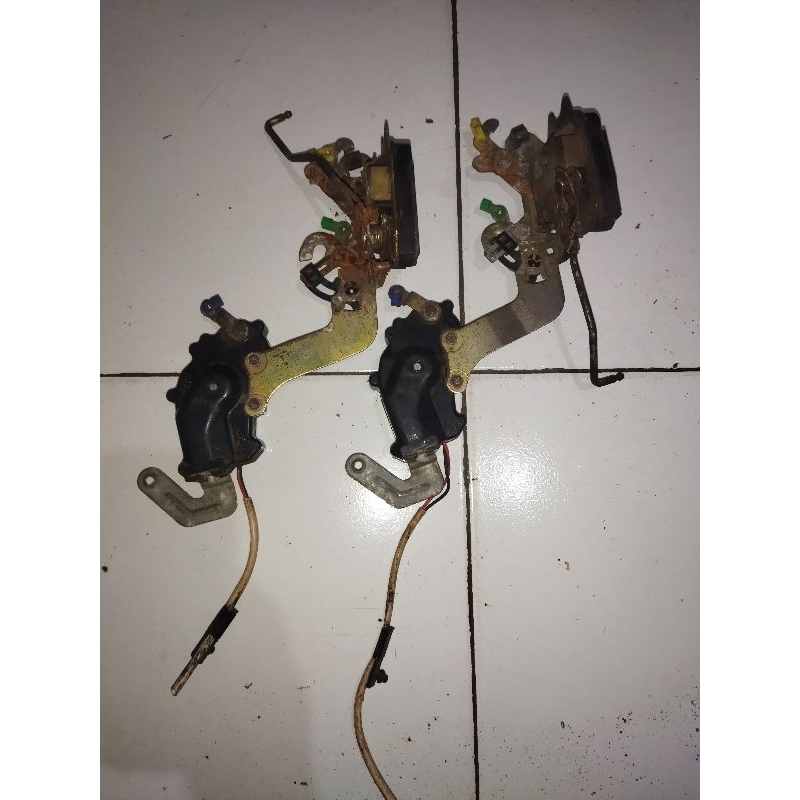 doorlock Baleno old 1996-2002 kiri belakang