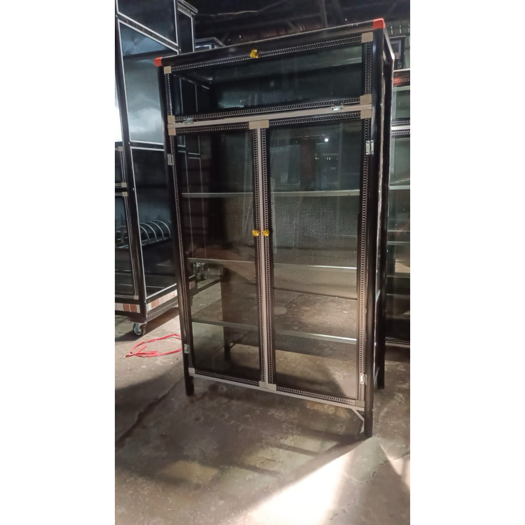 Lemari Sepatu Aluminium Kaca