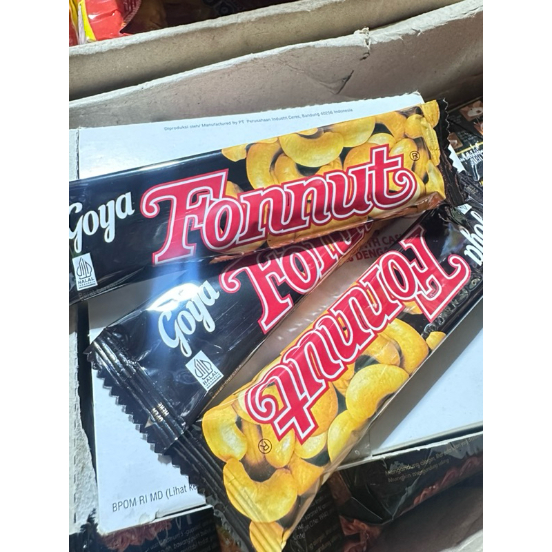 

Fonnut coklat cokelat milk bar kacang mete mede cashew nut snack