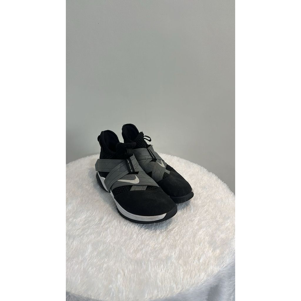 Sepatu Lebron Soldier series