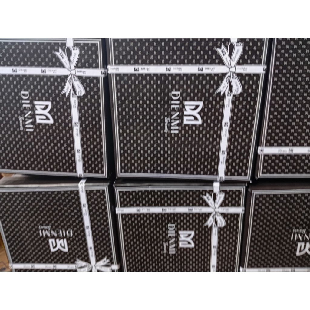 

Box hijab custom/ hardbox hijab ukuran 15x15x3