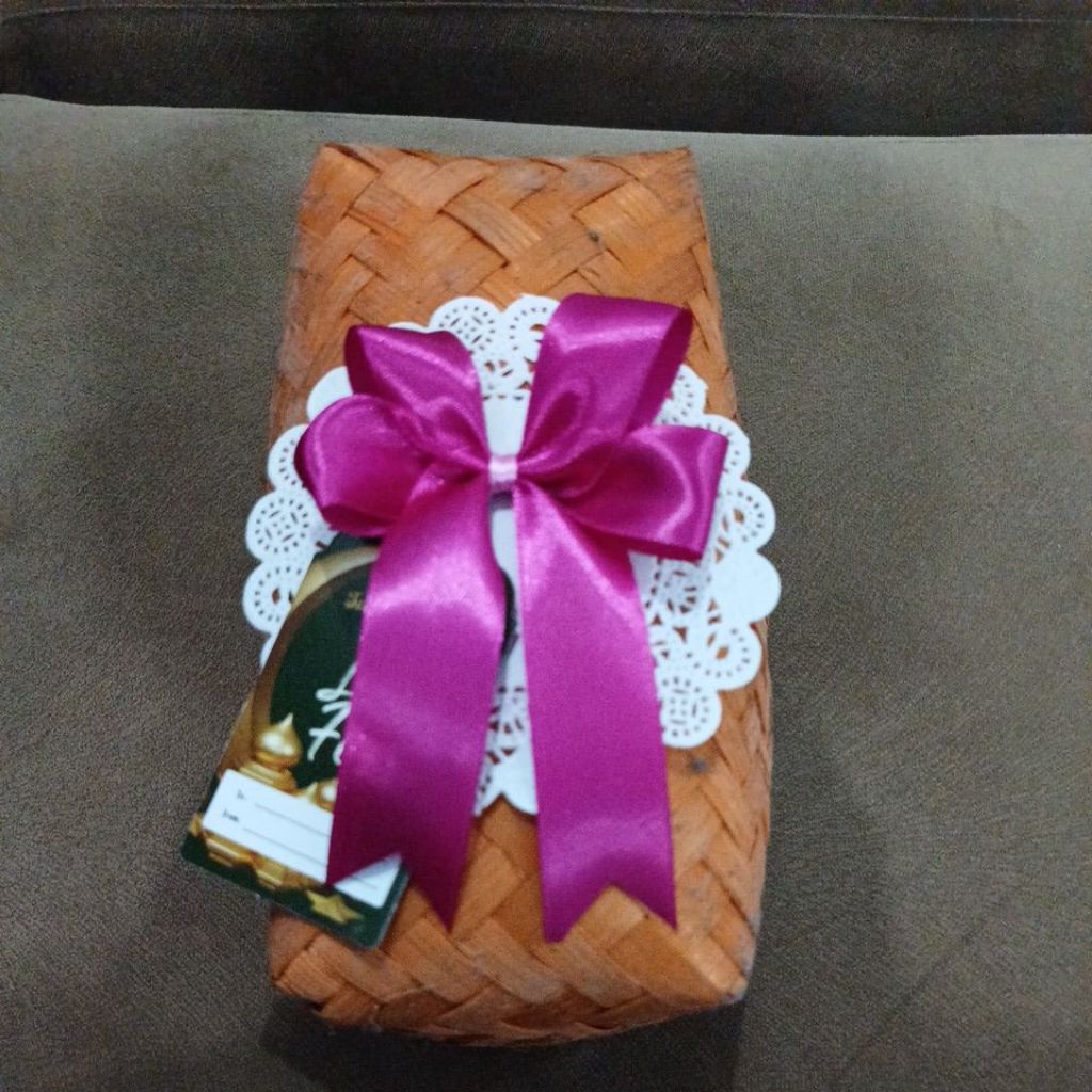 

besek 10*20 free pita dan hangtag