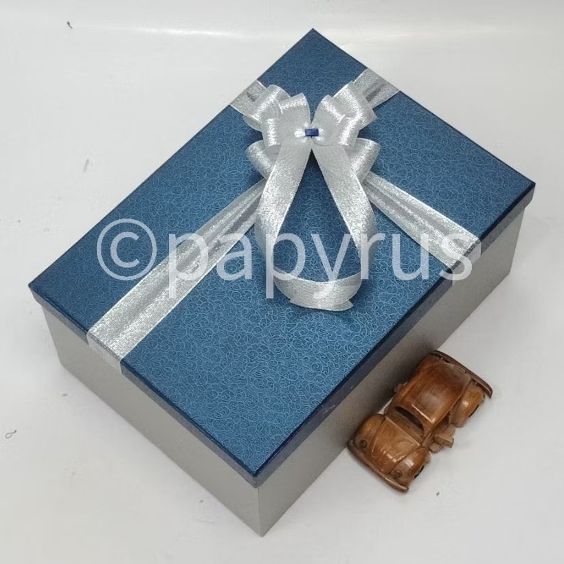 

PAPYRUS Kombinasi 25x35 Tinggi 15cm Kotak Kado Gift Box Hadiah V1