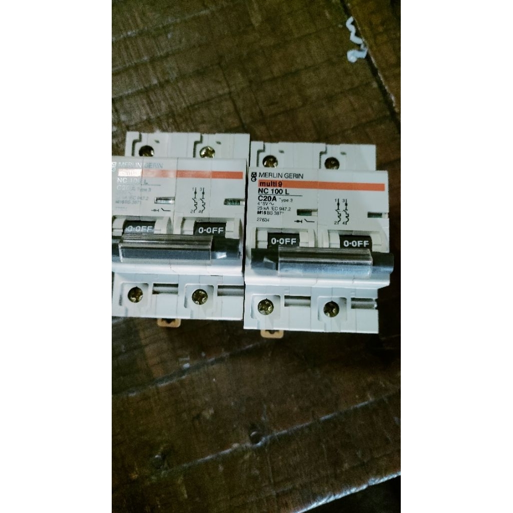 mcb Merlin gerin multi 9 2p 20a