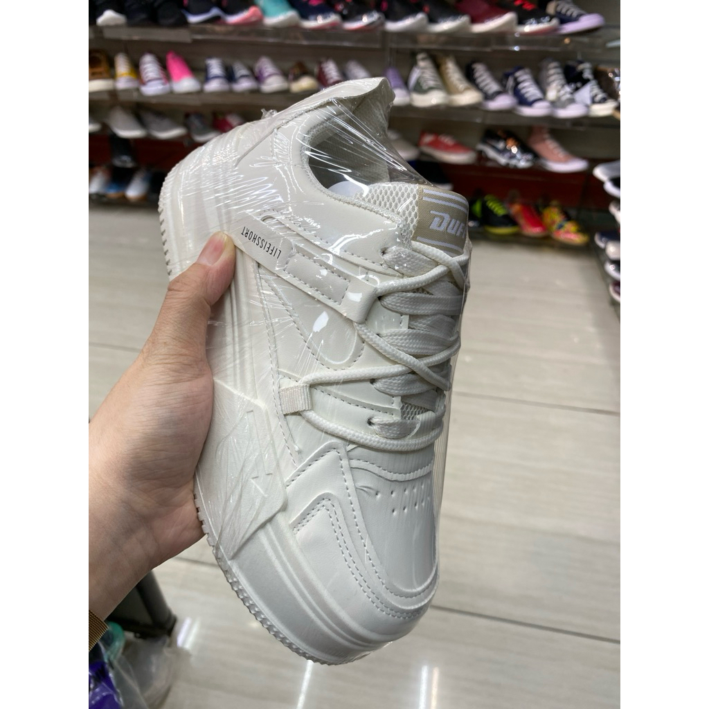 Sepatu Sneakers duff Adena Putih
