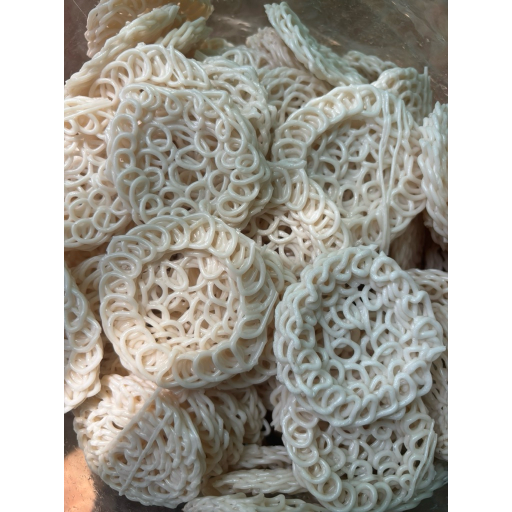 

Kerupuk mentah mawar jumbo warna putih krupuk seblak jumbo mawar kiloan