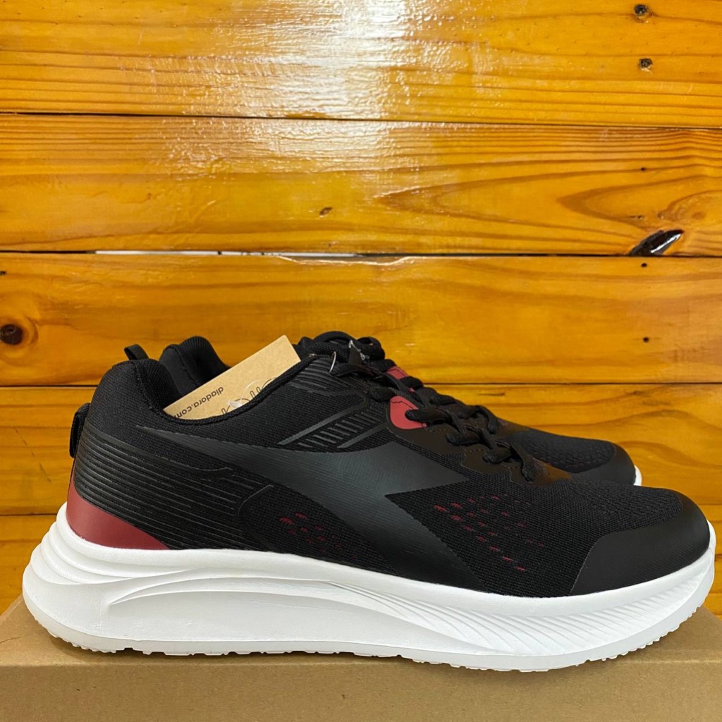 2 VARIASI WARNA SEPATU DIADORA PRIA DIADORA KILVANO BLACK WHITE & DARK GREY WHITE SNEAKER RUNNING SP