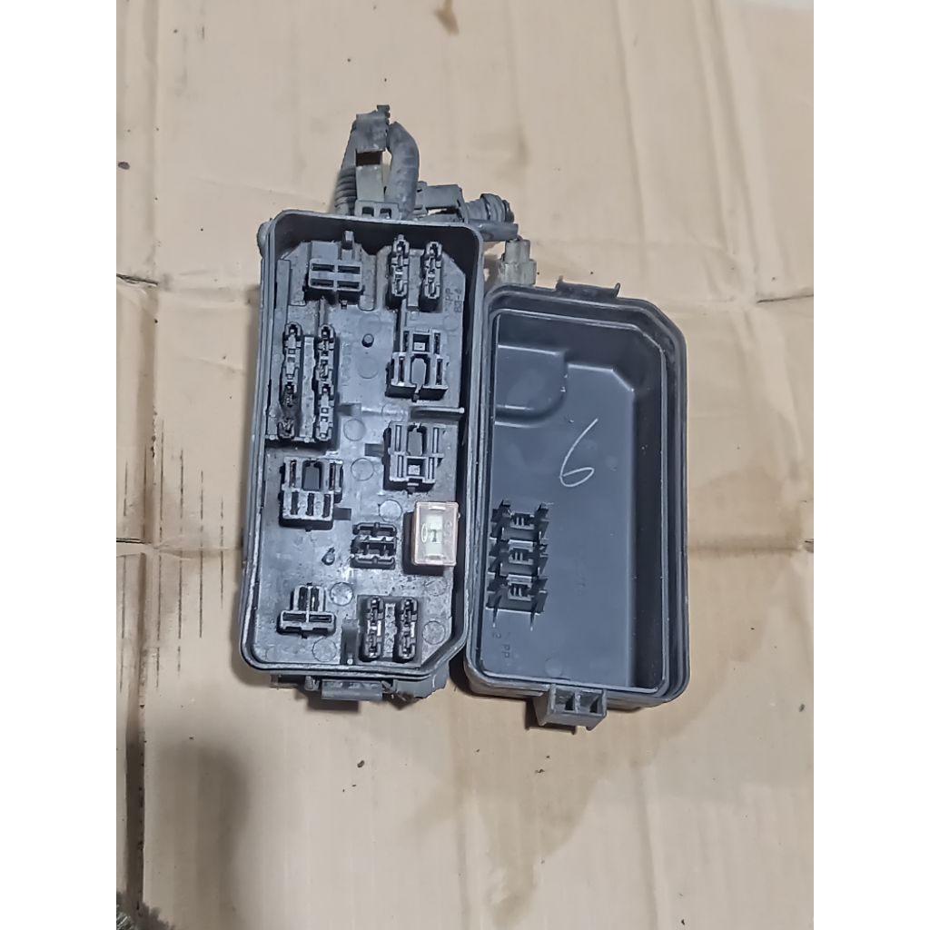 Box sekring luar toyota corolla twincam 1.6
