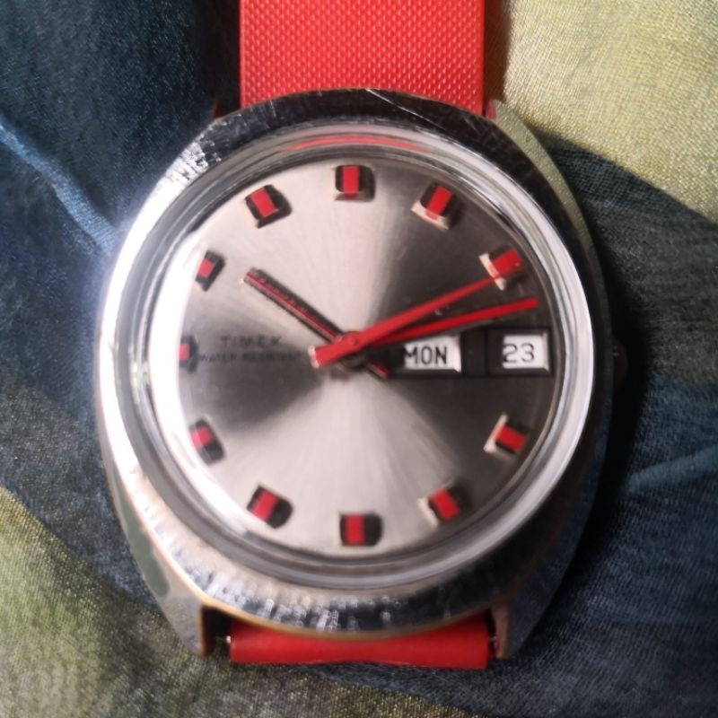 jam tangan timex vintage unique red index dial