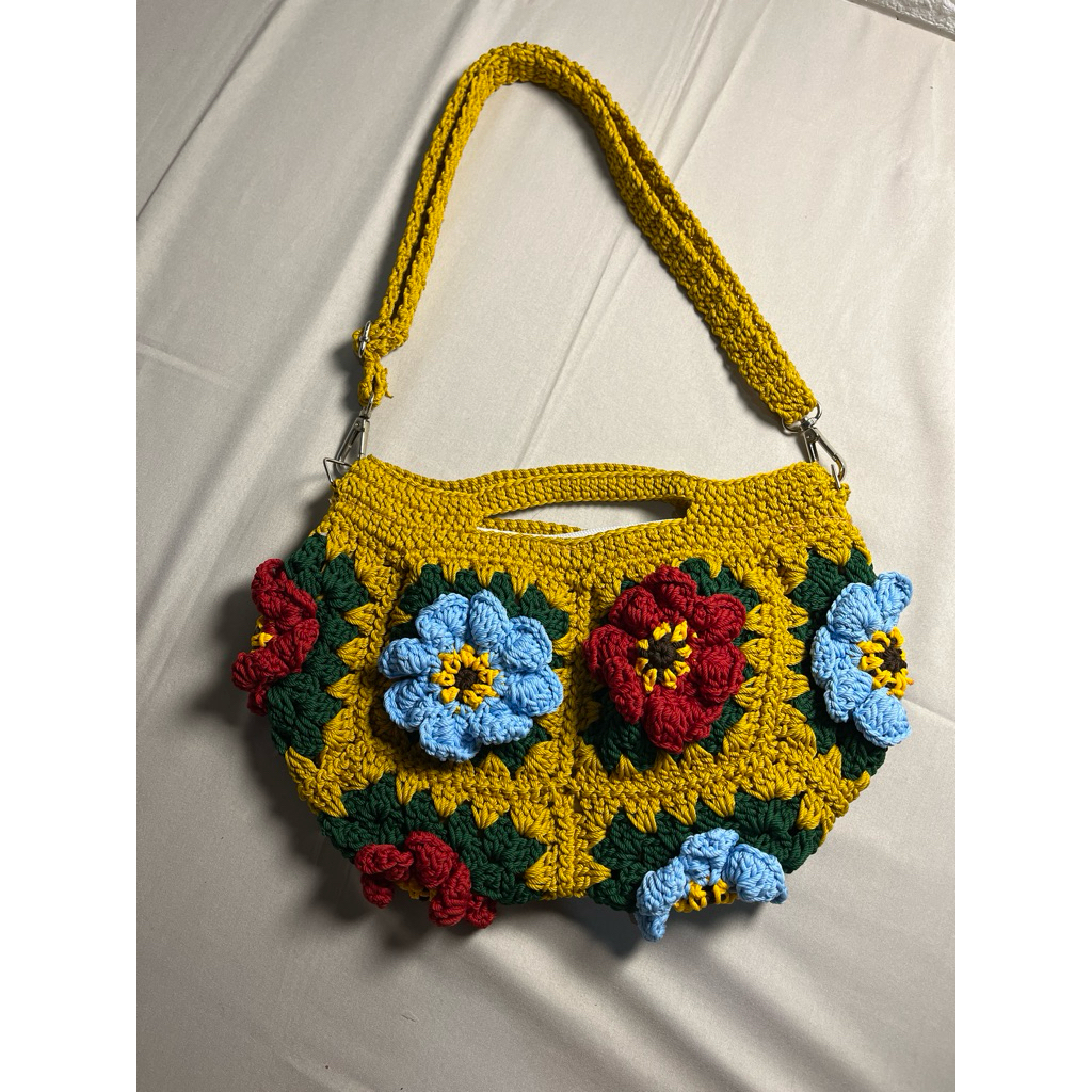 tas selempang bunga lili bunga timbul crochet wanita