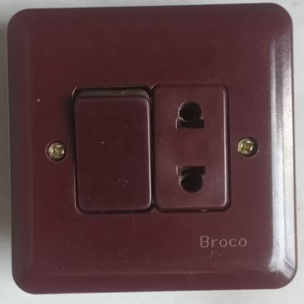 Saklar Engkel + Stop kontak BROCO New Gee Mahagony