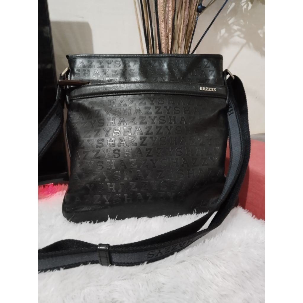 Tas selempang Hazzys kulit asli