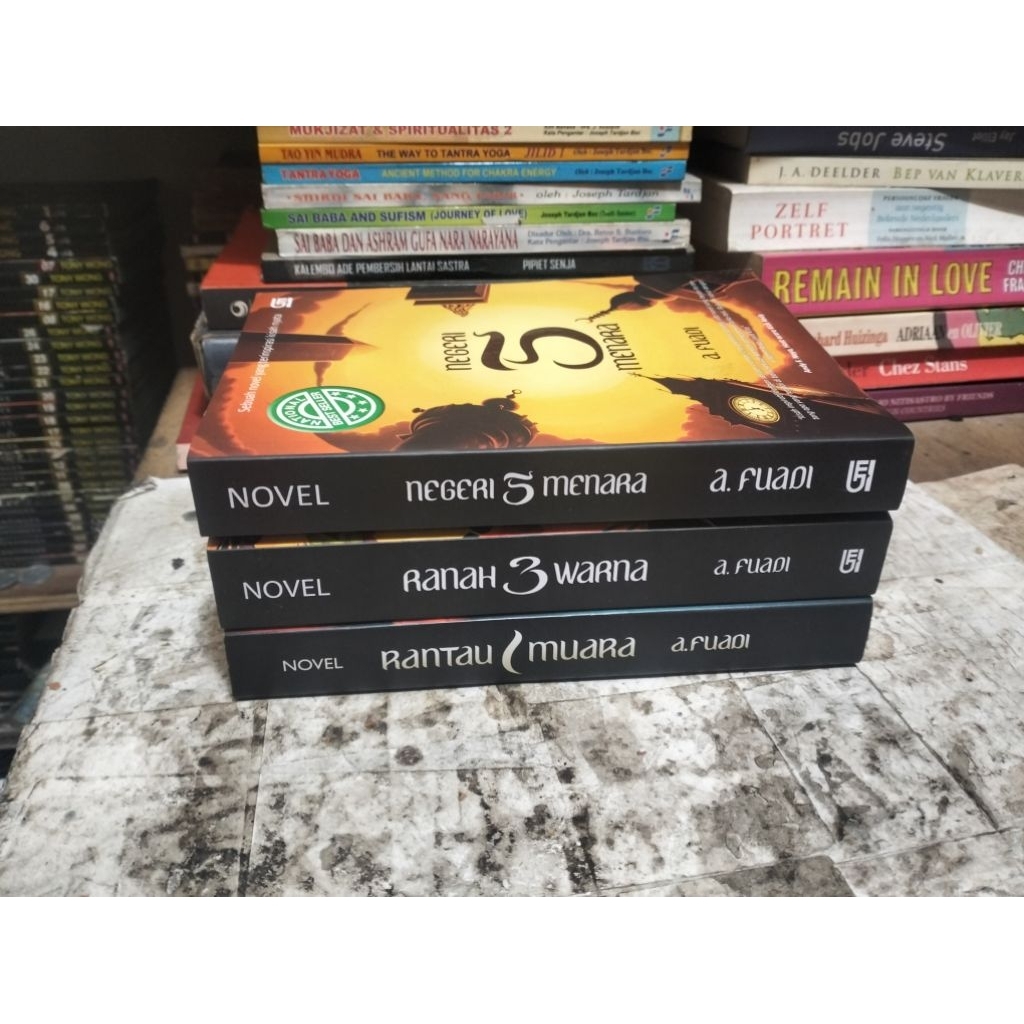 Novel Trilogi NEGERI 5 MENARA by A Fuadi
