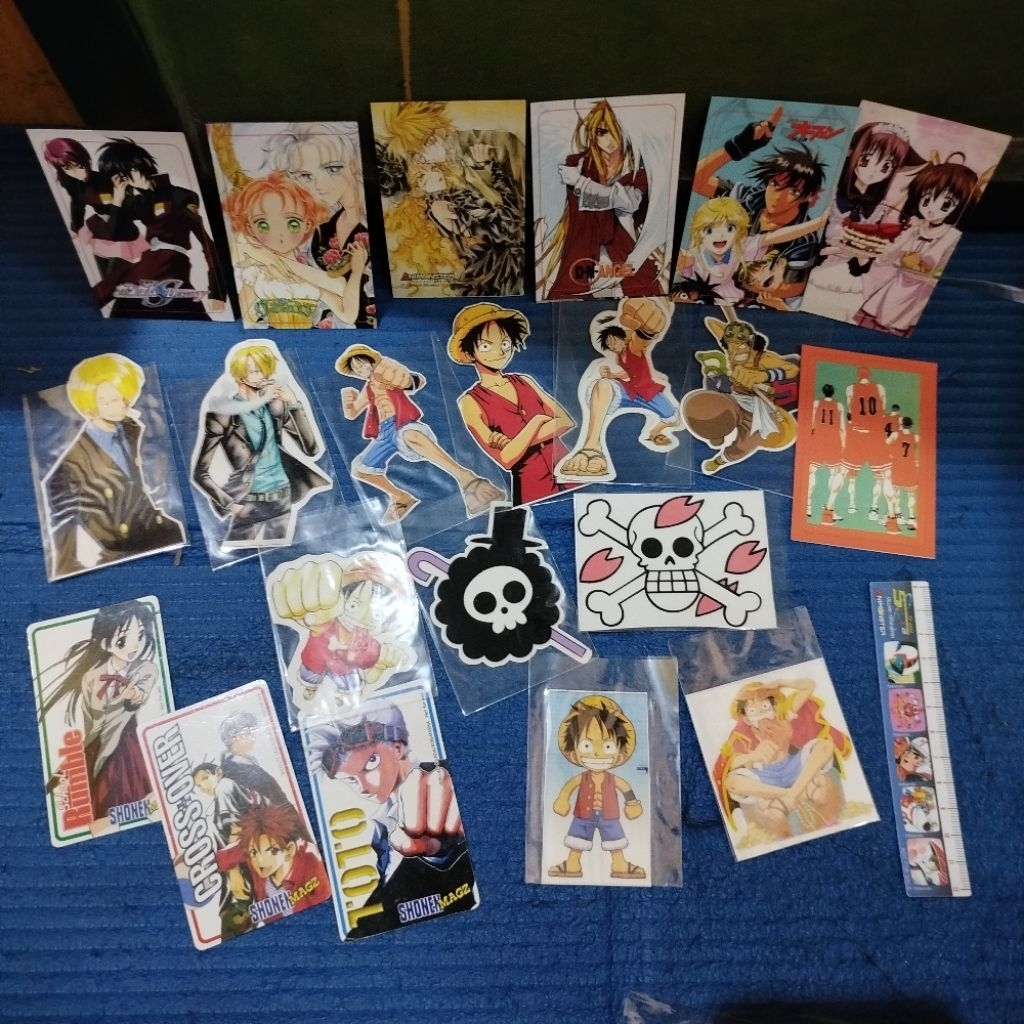 

koleksian sticker karakter one piece dan kartu gambar anime ambil semua