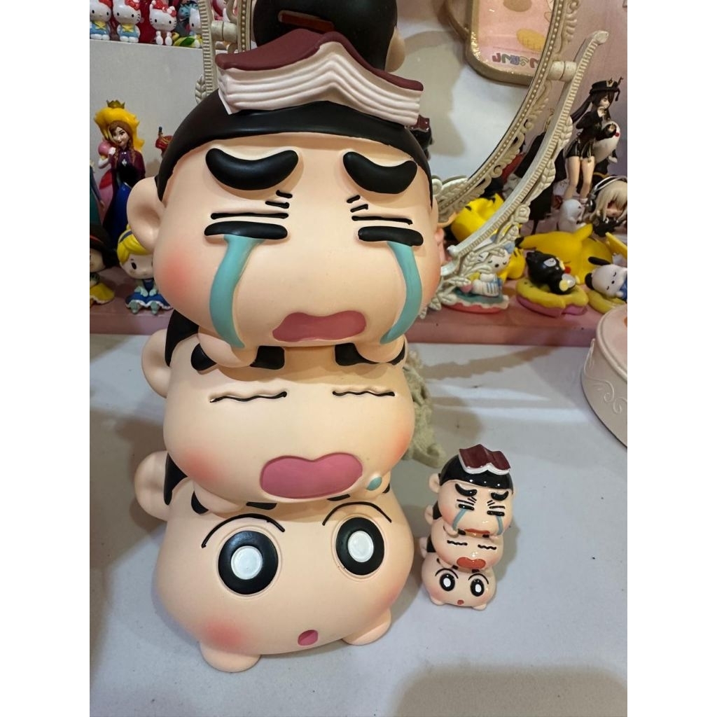 set celengan dan figure sincan