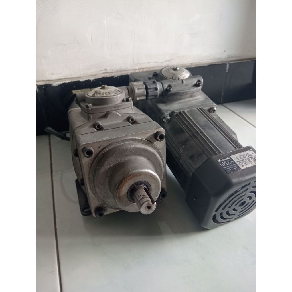 Dinamo Motor Gearbox 220V Ac Ratio 1:5  3PHASE Ringcone Traction Drive Motor Gearbox