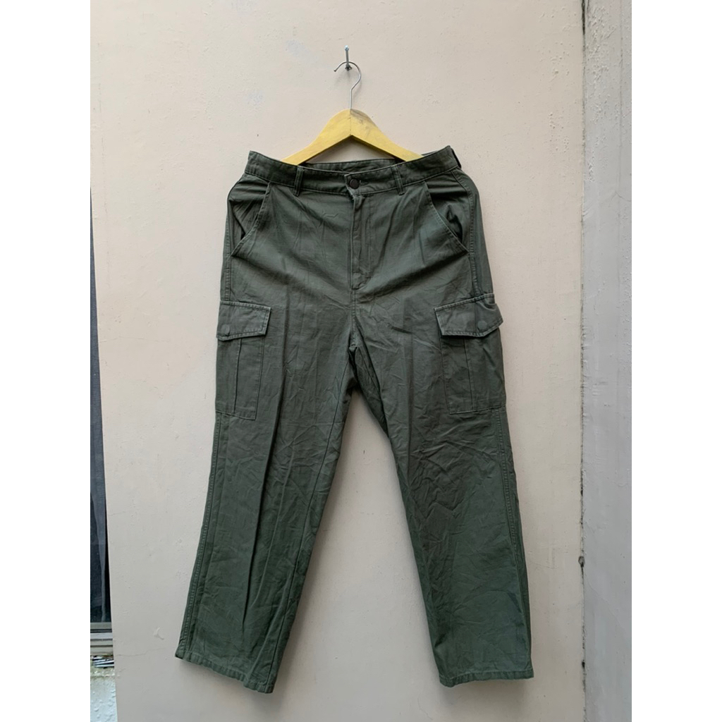 celana panjang cargo uniqlo size fit 29-31 hijau army second bekas preloved thrift murah