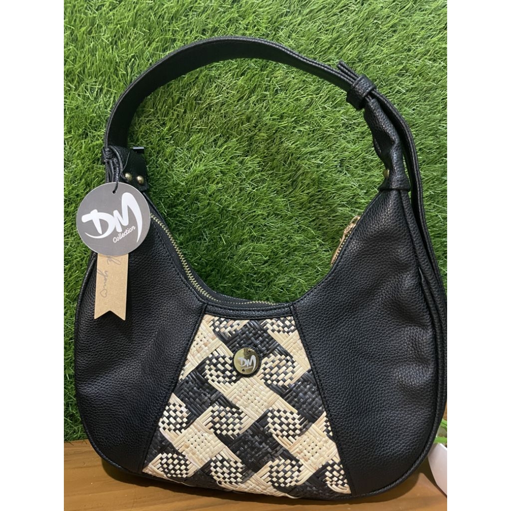 Tas Bahu Bulan Sabit Rotan