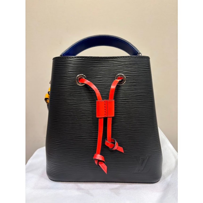 LV Sling bag/bucket bag/ Neonoe Epi ori preloved like new