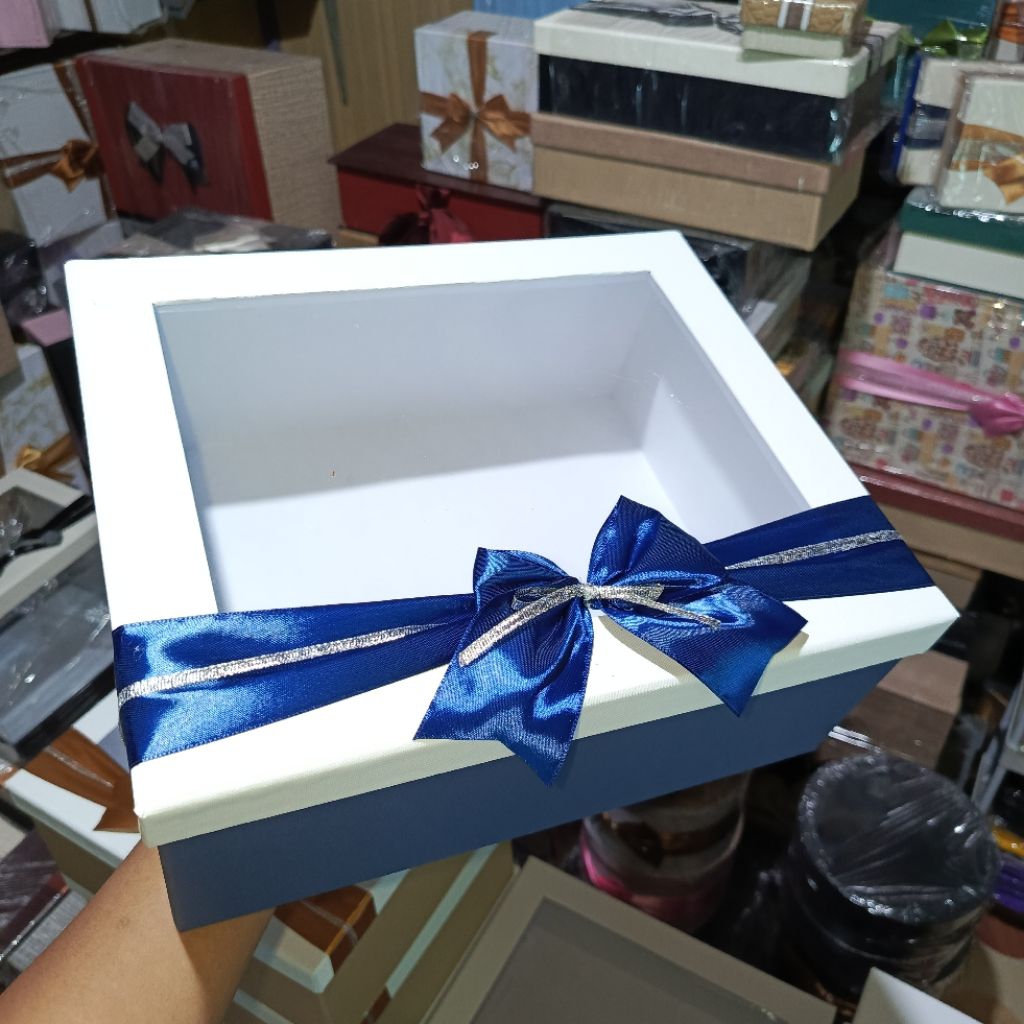 

Box Kado Putih / Navy By Box Kado Banjarmasin