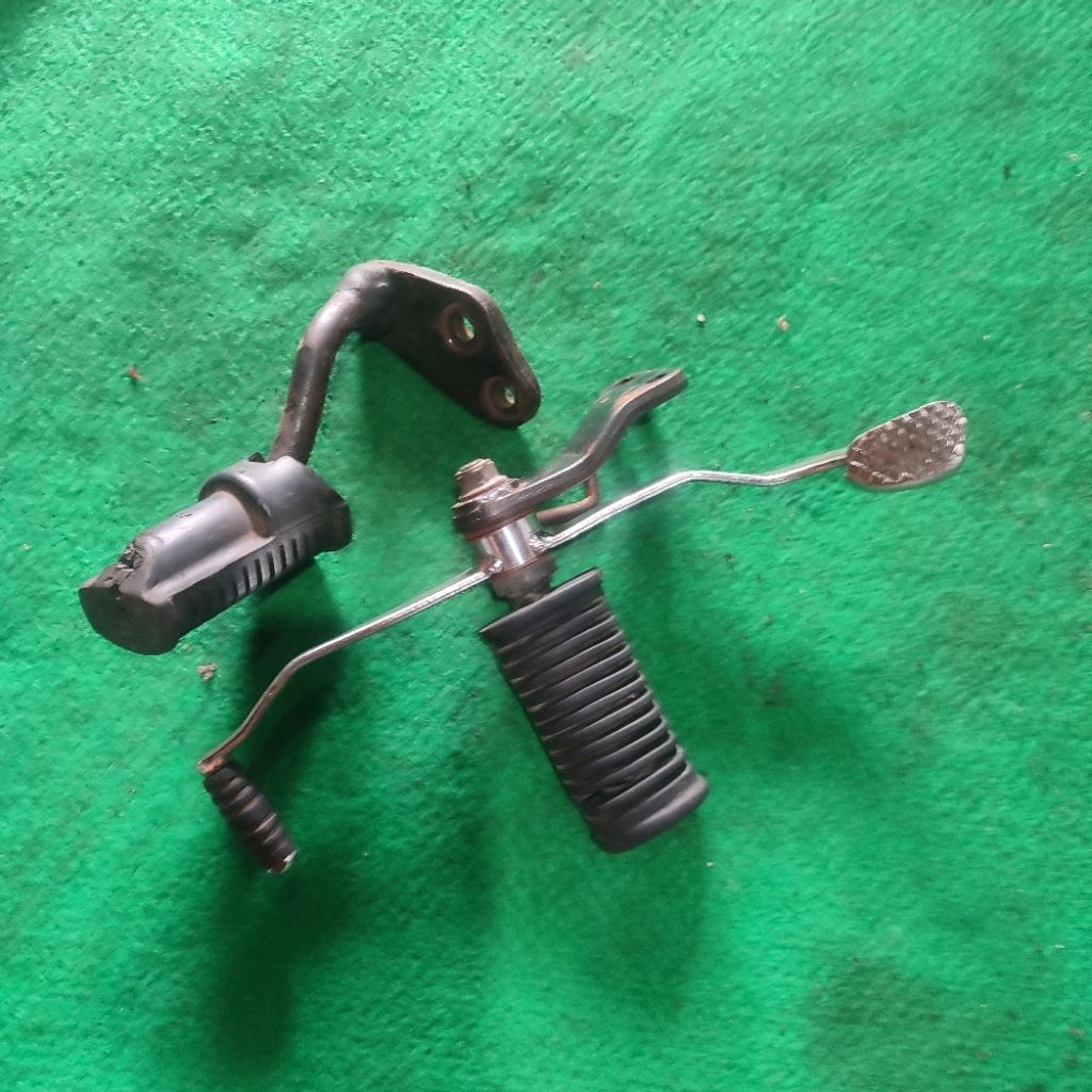 pootstep step depan original Suzuki satria fu