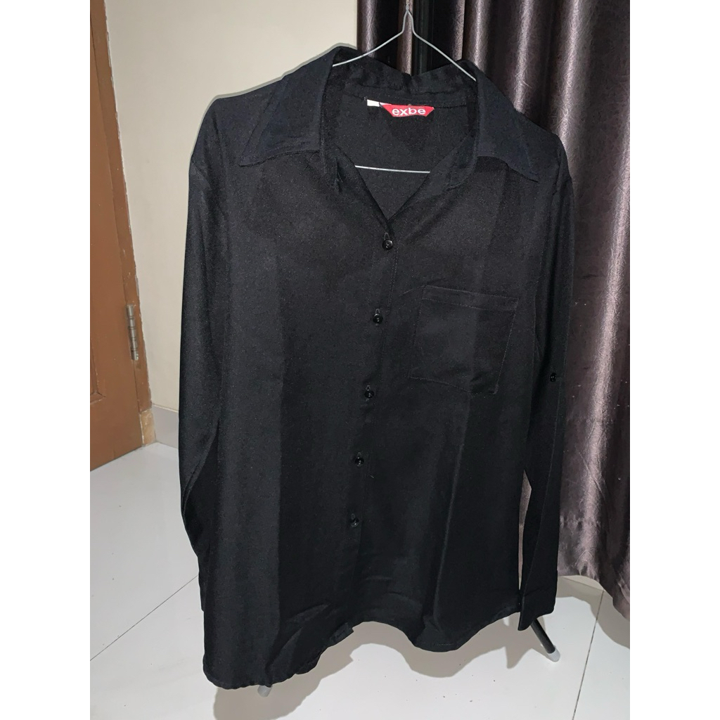Preloved Kemeja Exbe lengan panjang hitam