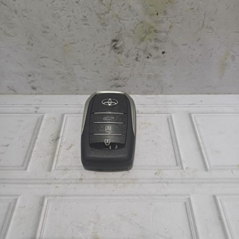 Remot Smartkey Keyless Mobil Innova Zenix Q Hybrid Asli