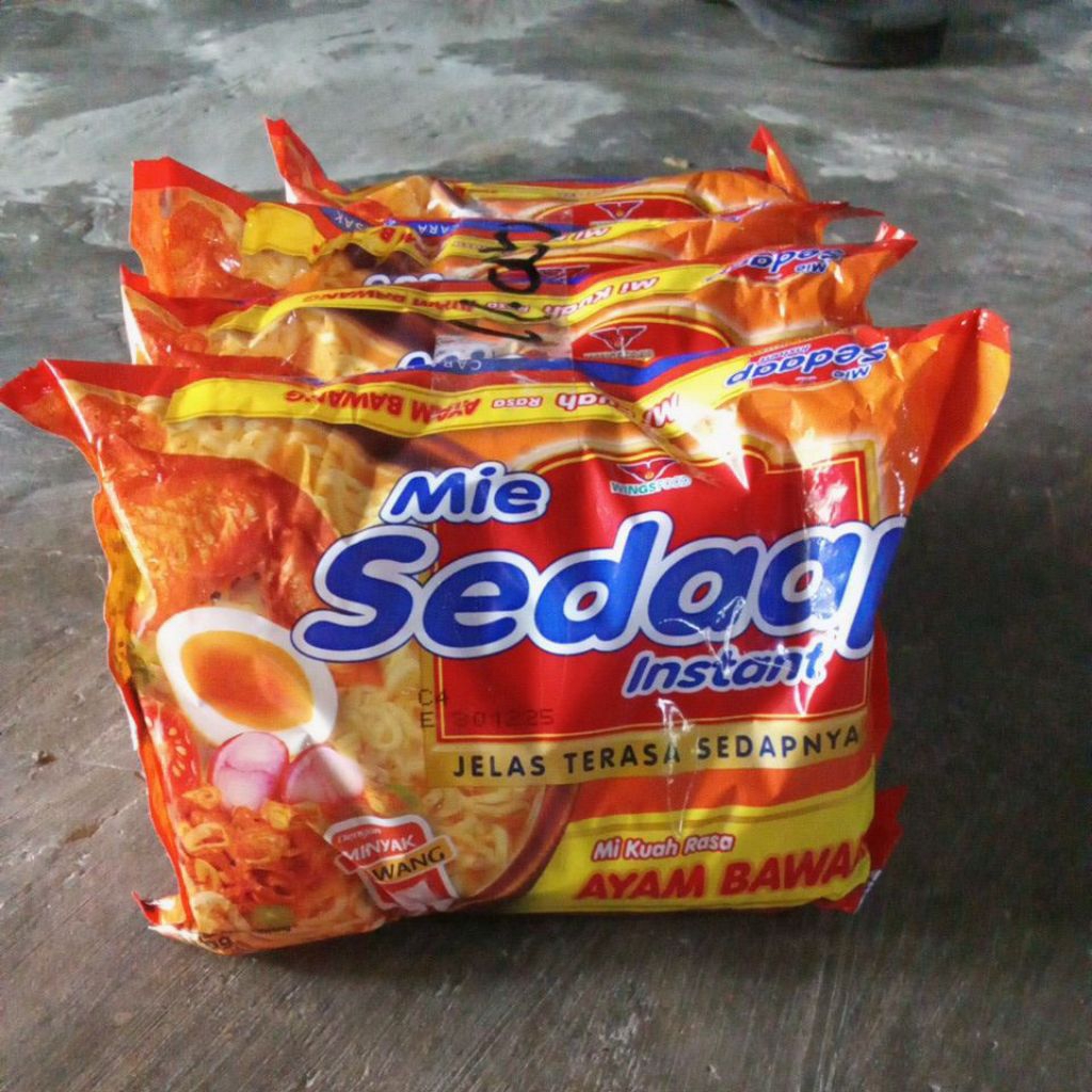 

paket 4pcs mie sedaap ayam bawang