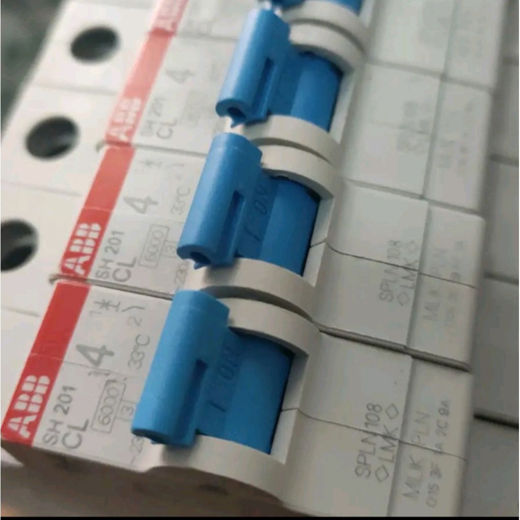 mcb PLN 4a 1p merk abb tuas biru