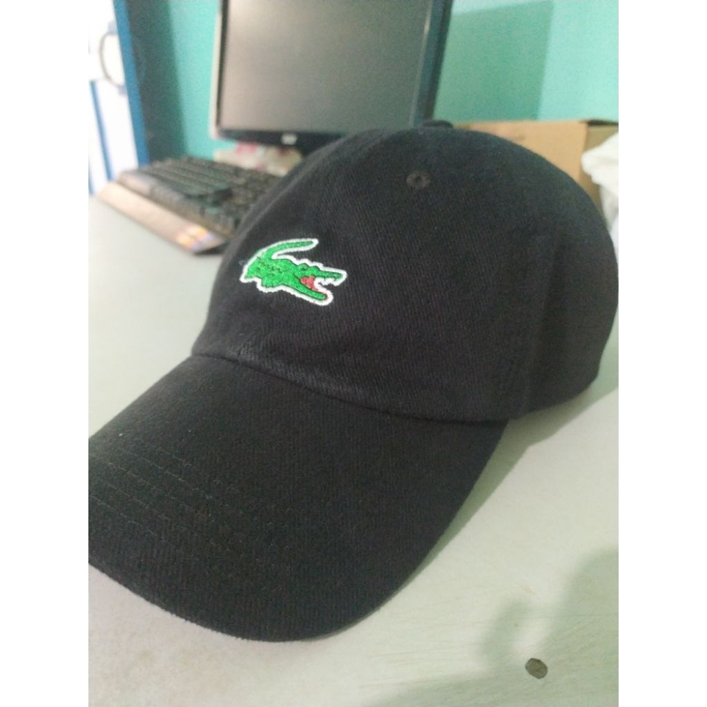 topi pria hitam karakter keren