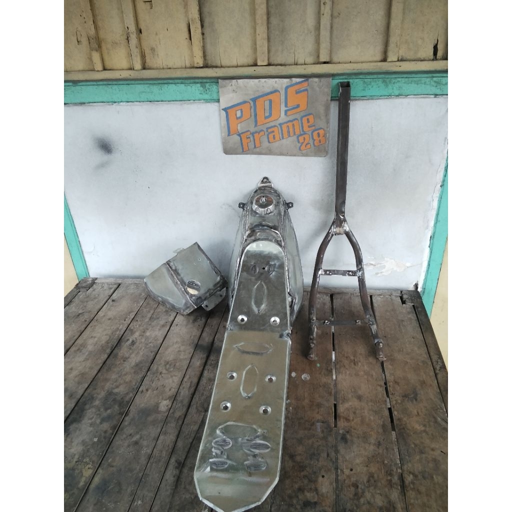 tangki custom+plat jok+rangka bawah mesin+box filter CRF450 pnp deltabox vixion