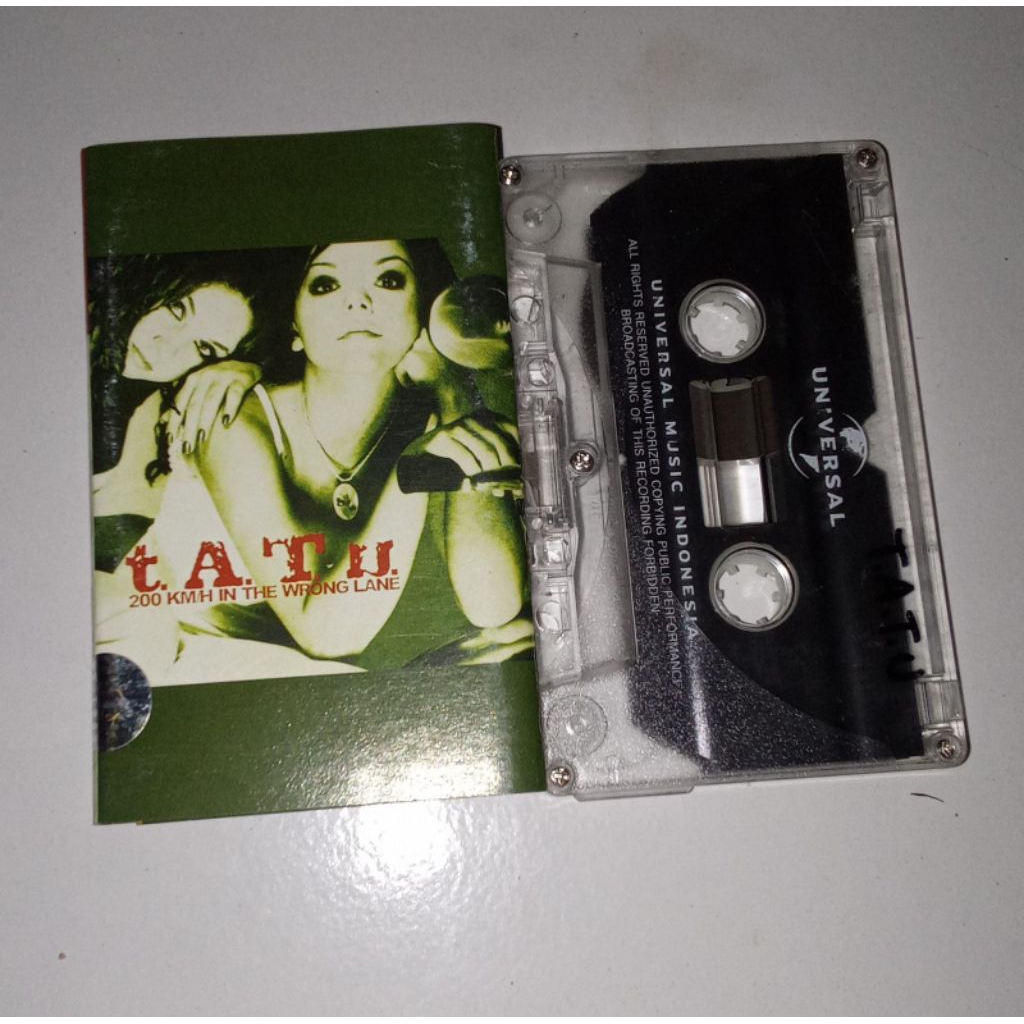 kaset pita tatu - 200 km/h in the wrong lane