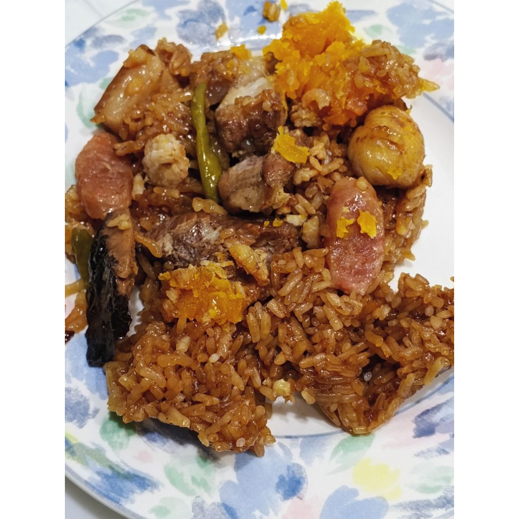 

Bakcang komplit Babi(telor asin,daging,jamur,lakci,lapciong,ebi,cabe rawit)