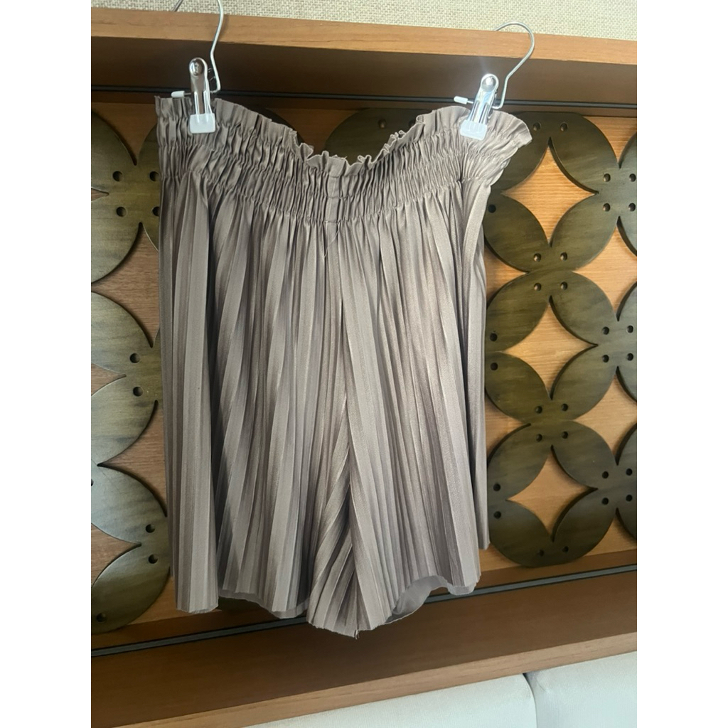 preloved pleated short celana pendek hellolilo
