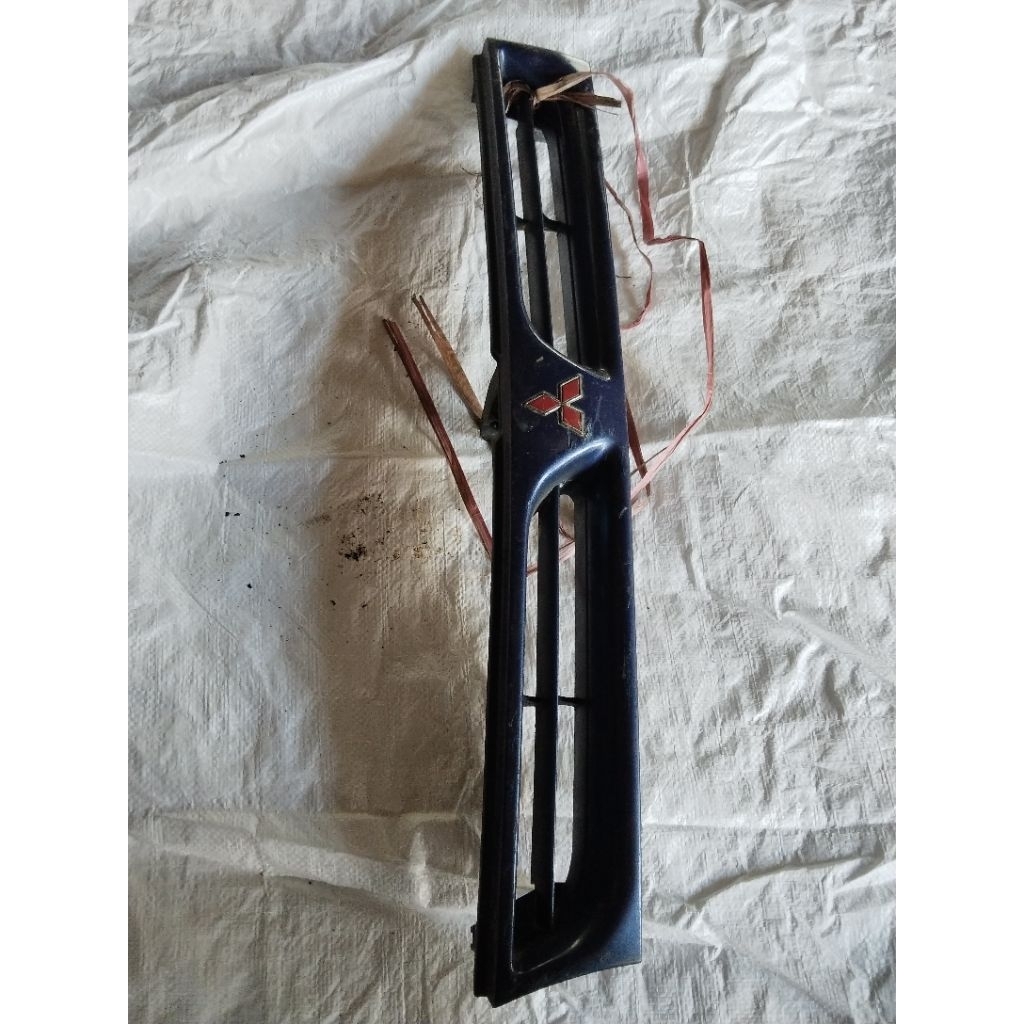 GRIL DEPAN LANCER EVO 3