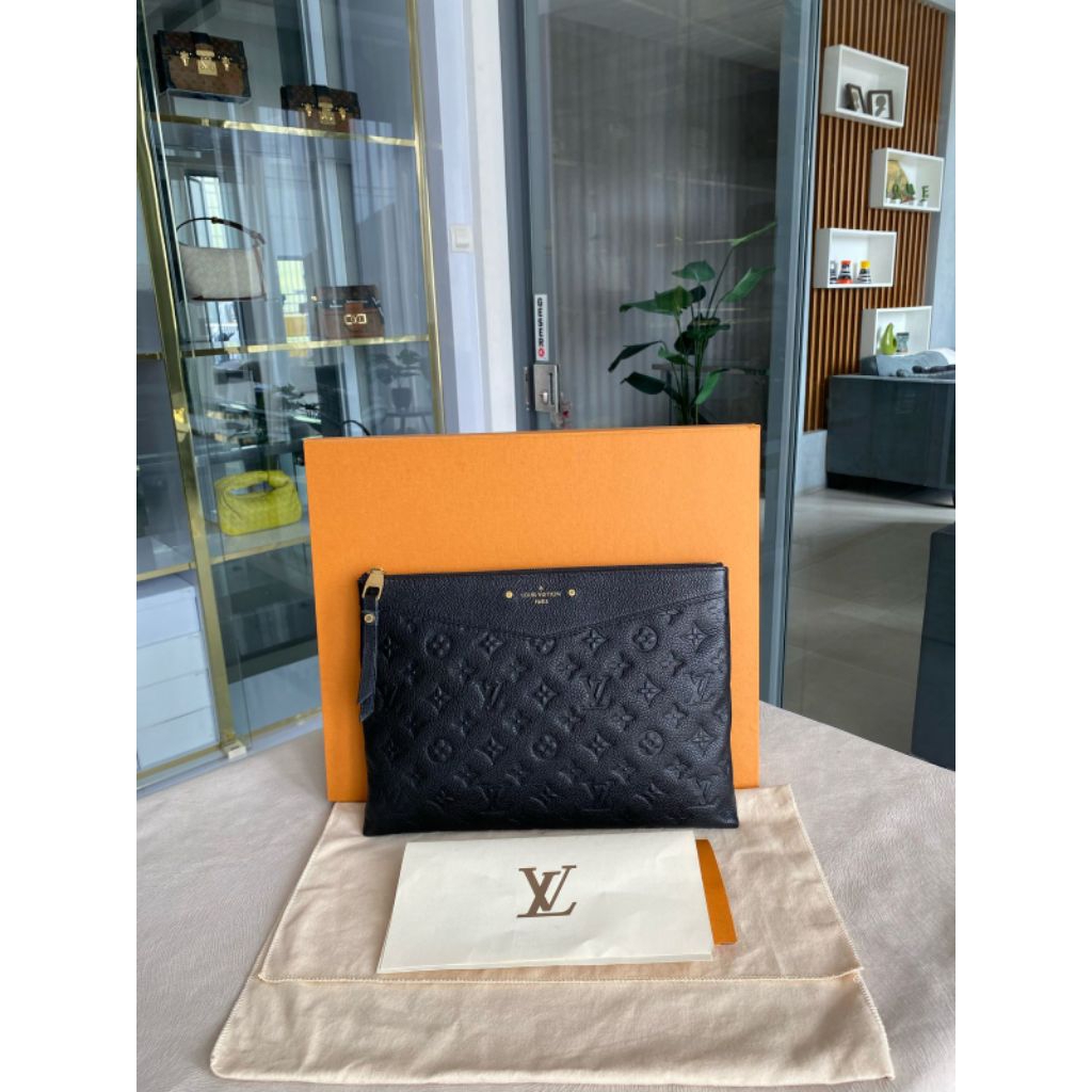 IDR 10.000.000 - LV Pallas Clutch Empreinte Black Ghw 2024 (excellent with box, db)