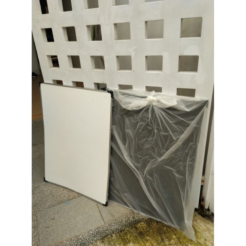 

Papan Tulis Ukuran 70*80 Gratis Spidol penghapus