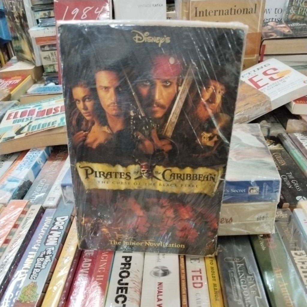 BUKU ORIGINAL PIRATES OF THE CARIBBEAN