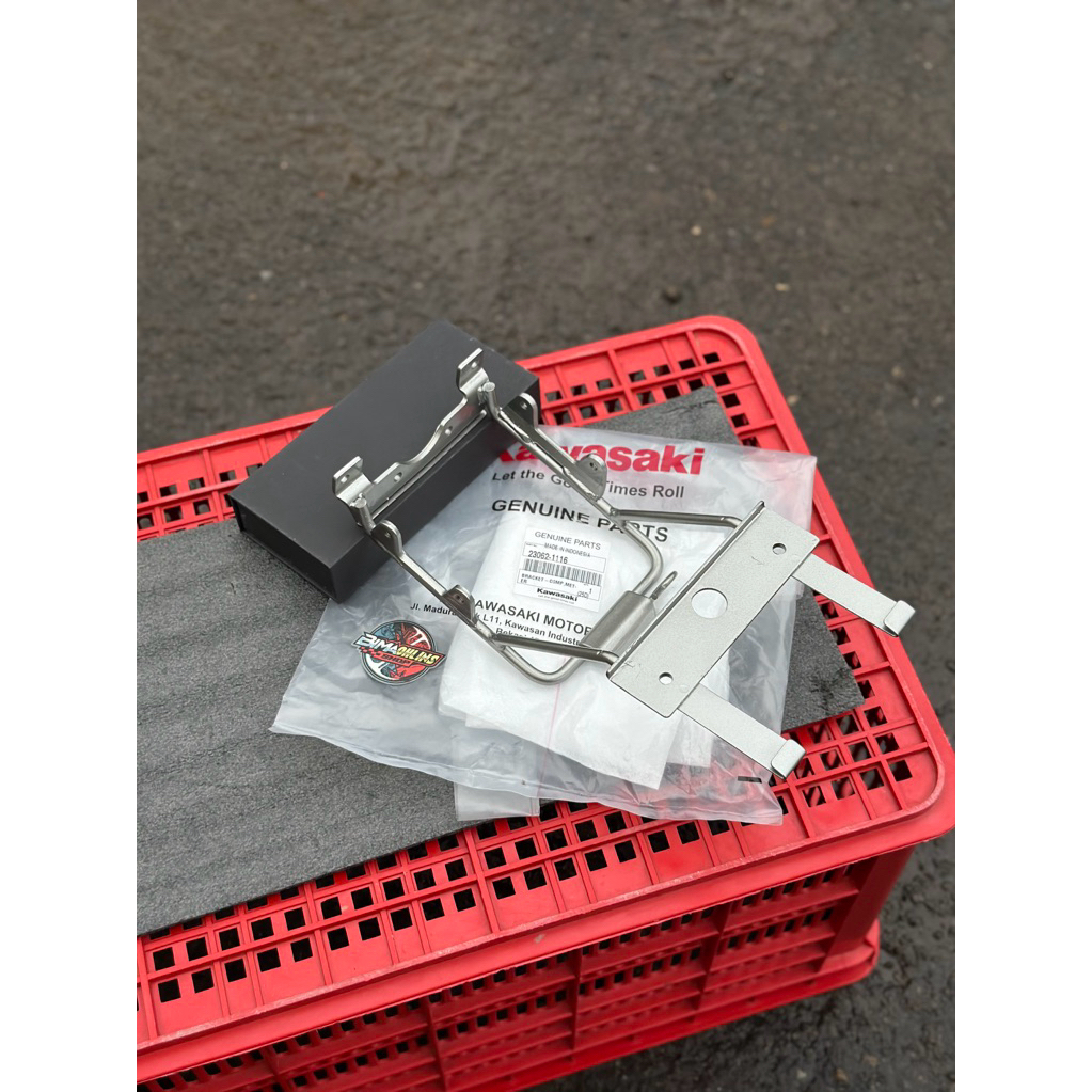 Breket Pangkon Lampu Set Kupingan Lampu Ninja R SS Original