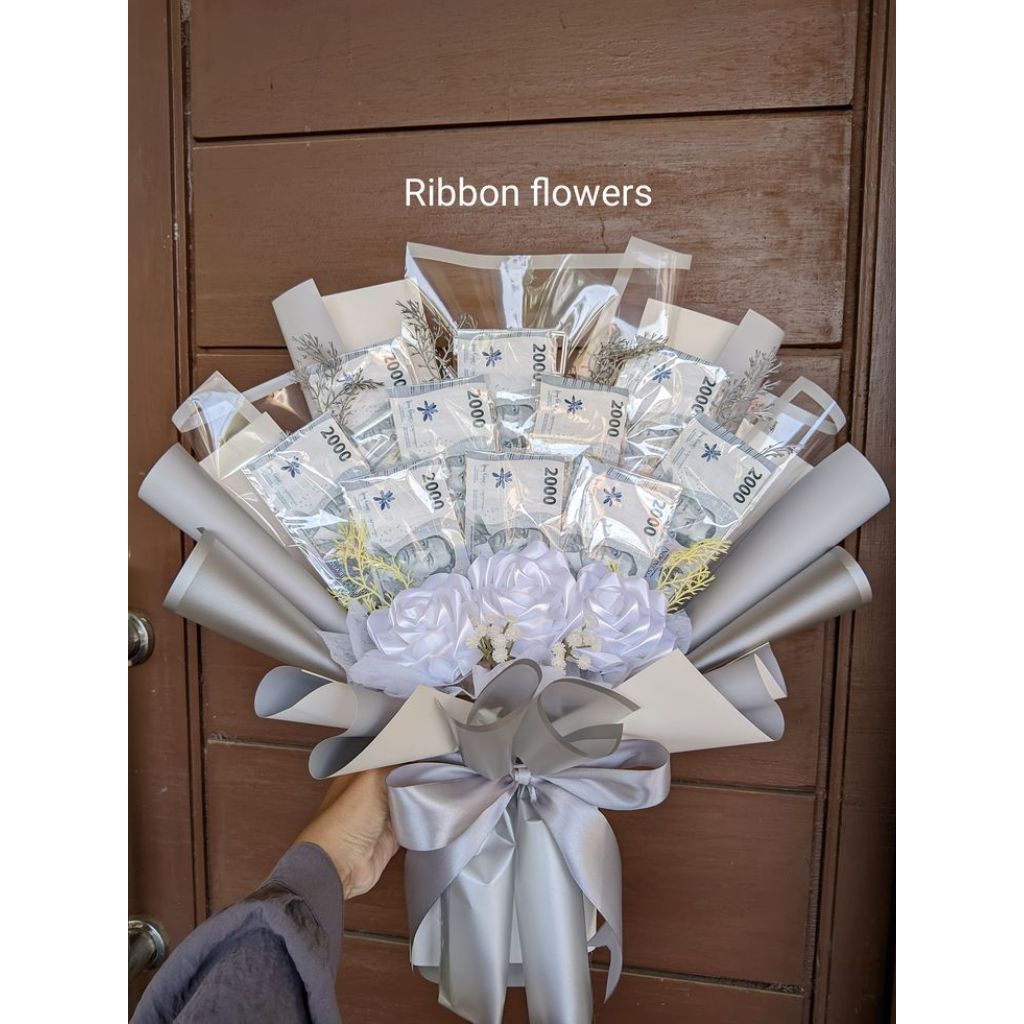 bouquet uang 2000 an asli 20 lembar dengan bunga mawar satin putihh
