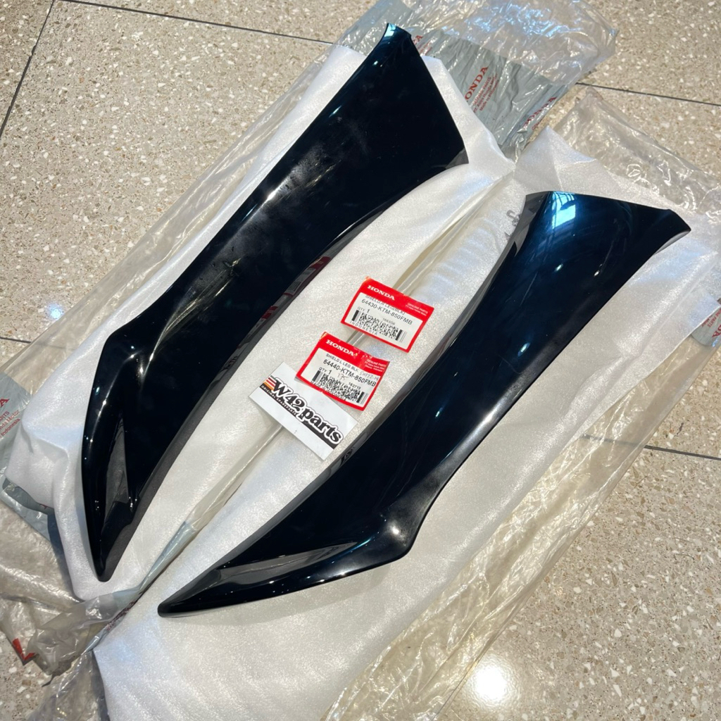 LEGSHIELD SAMBUNGAN SAYAP LUAR KANAN KIRI SUPRA X 125 X125 OLD LAMA LAMPU 1 HITAM ORIGINAL AHM 64430