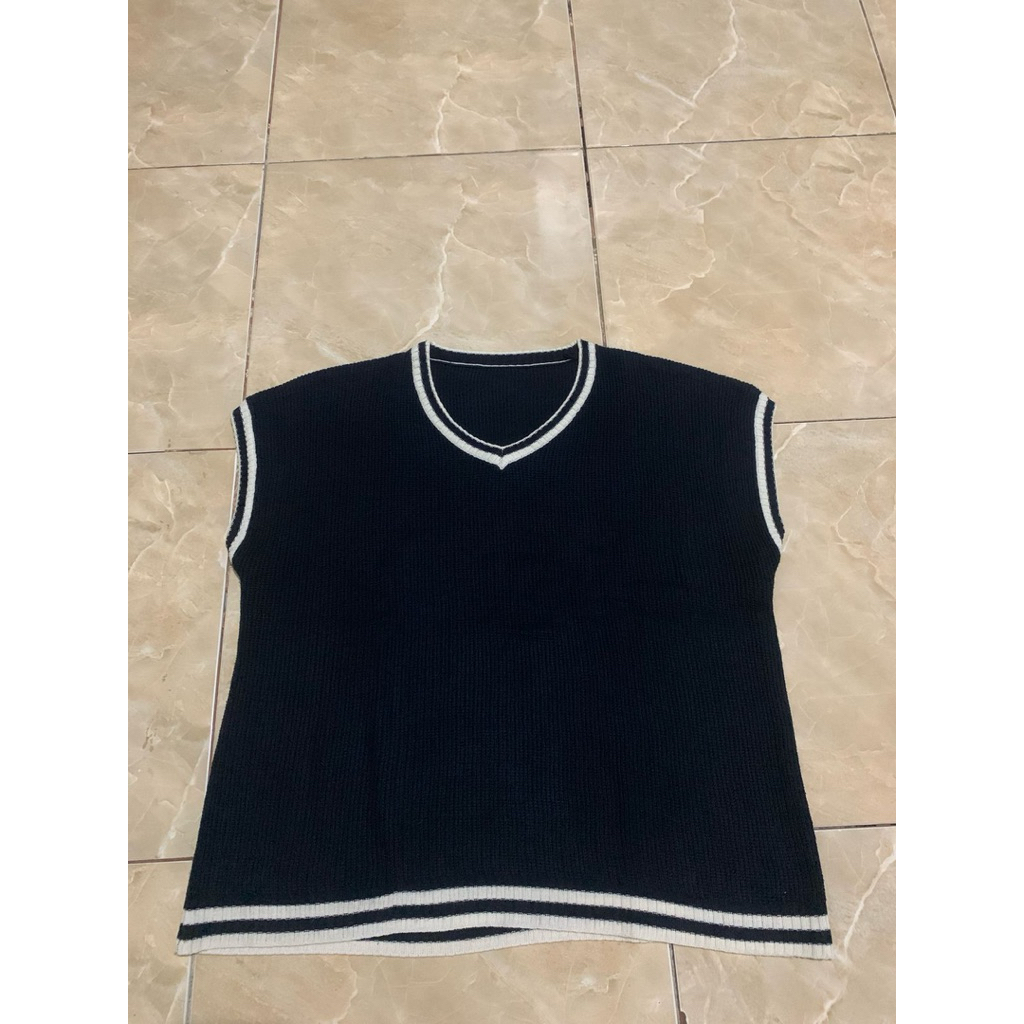 PRELOVED VEST HITAM
