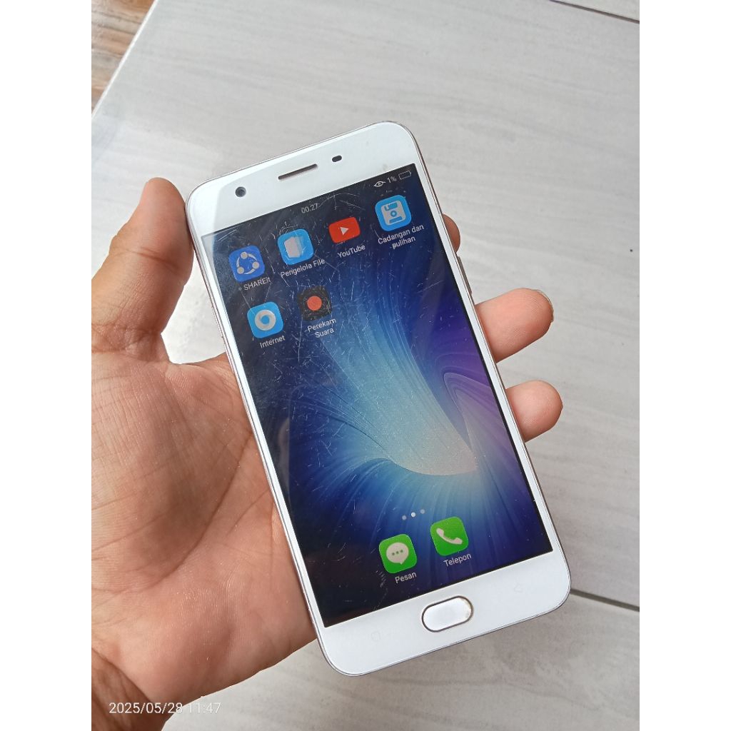 Oppo A57 handphone second kondisi normal siap pake ram 3/32 bergaransi
