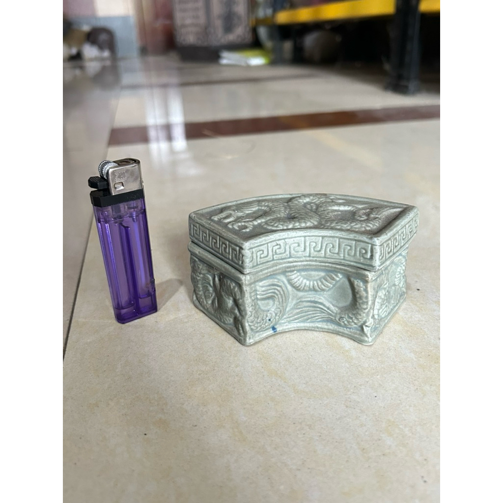 Keramik China Kuno Dinasty Tempat Abu Seladon Ukir Naga Antik