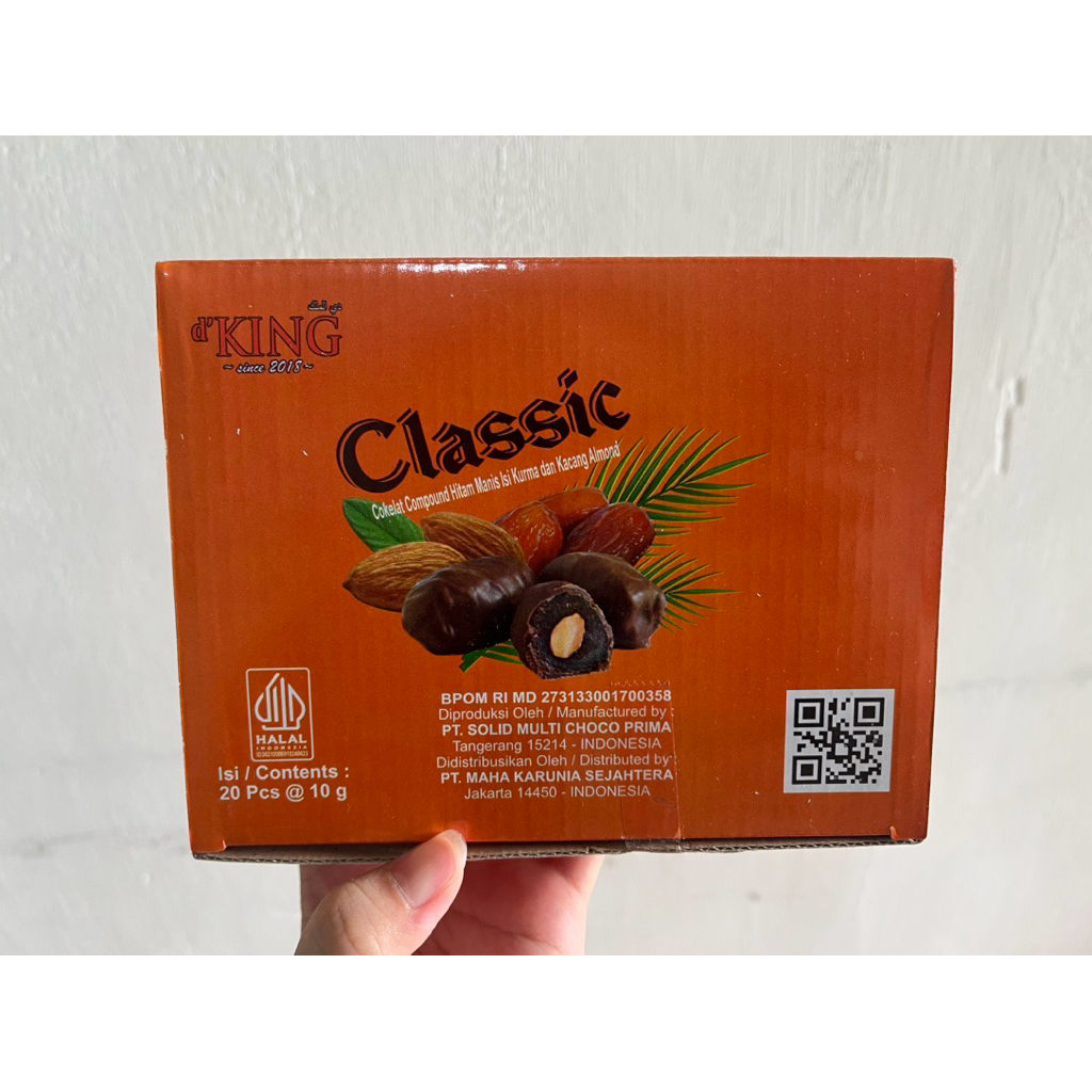 

d'KING Classic Coklat Kurma dan Kacang Almond / Coklat Isi Kurma dan Kacang Almond 1 Ktk isi 20 Pcs