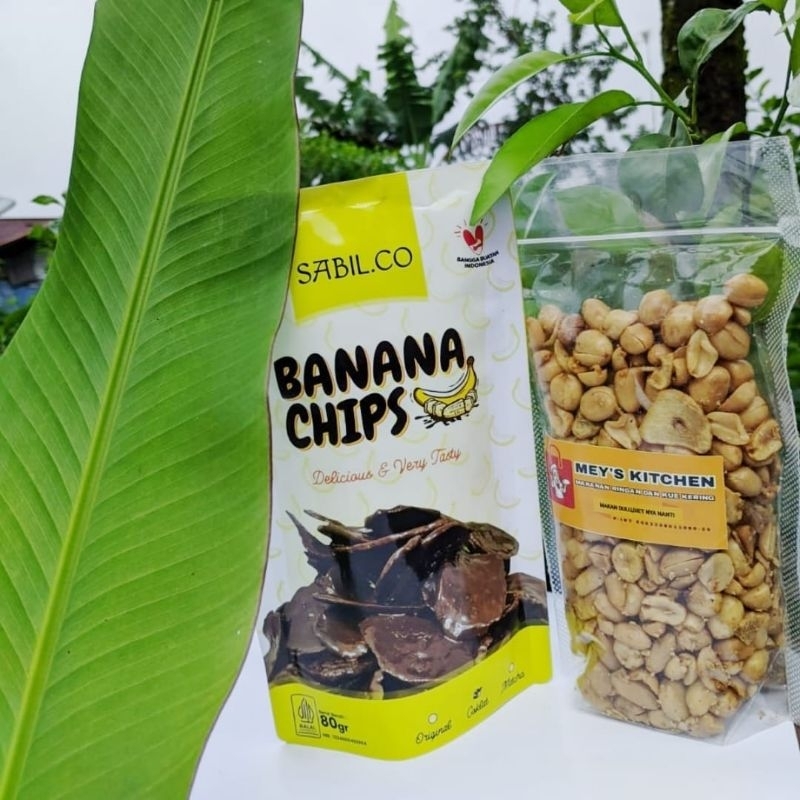 

Paket Murah Kripik Pisang Coklat Lumer Dan Kacang Bawang Goreng Daun Jeruk Renyah