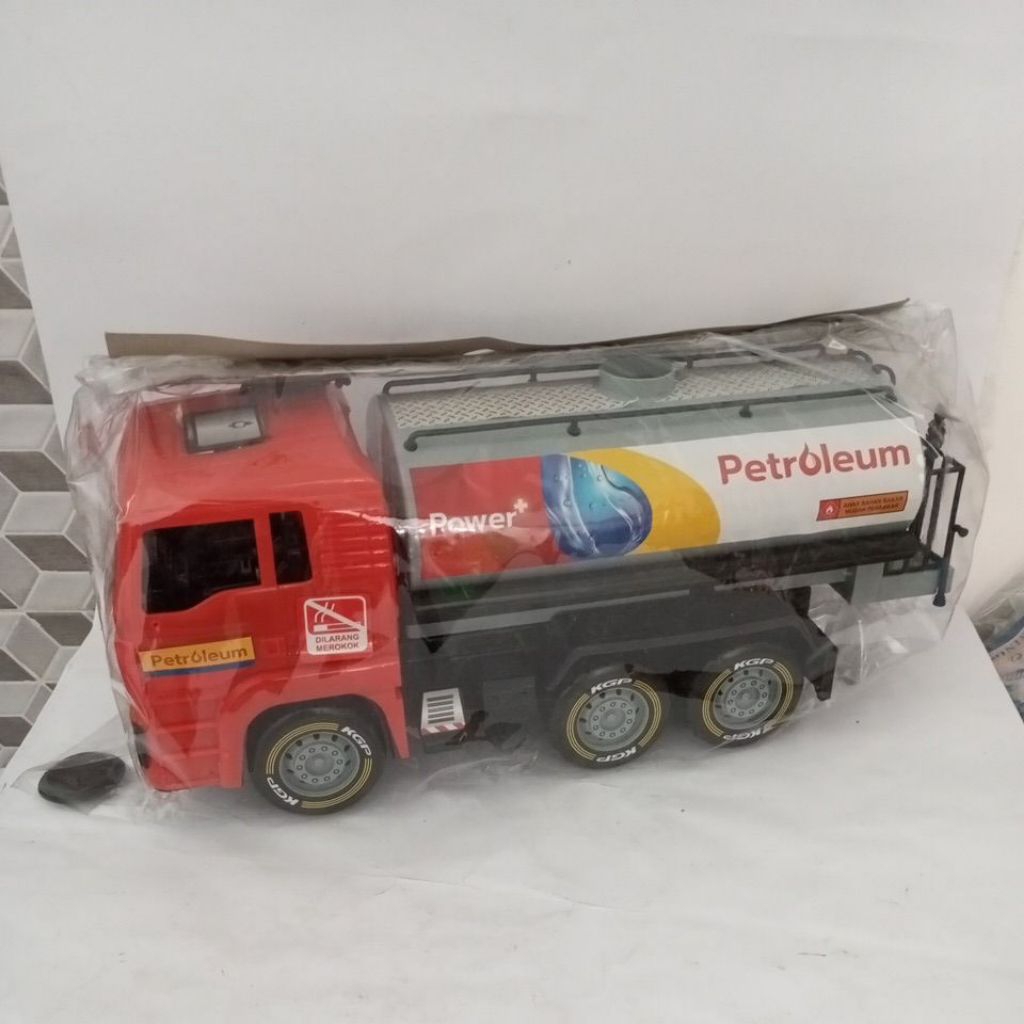 mainan anak truk tangki KGP8083