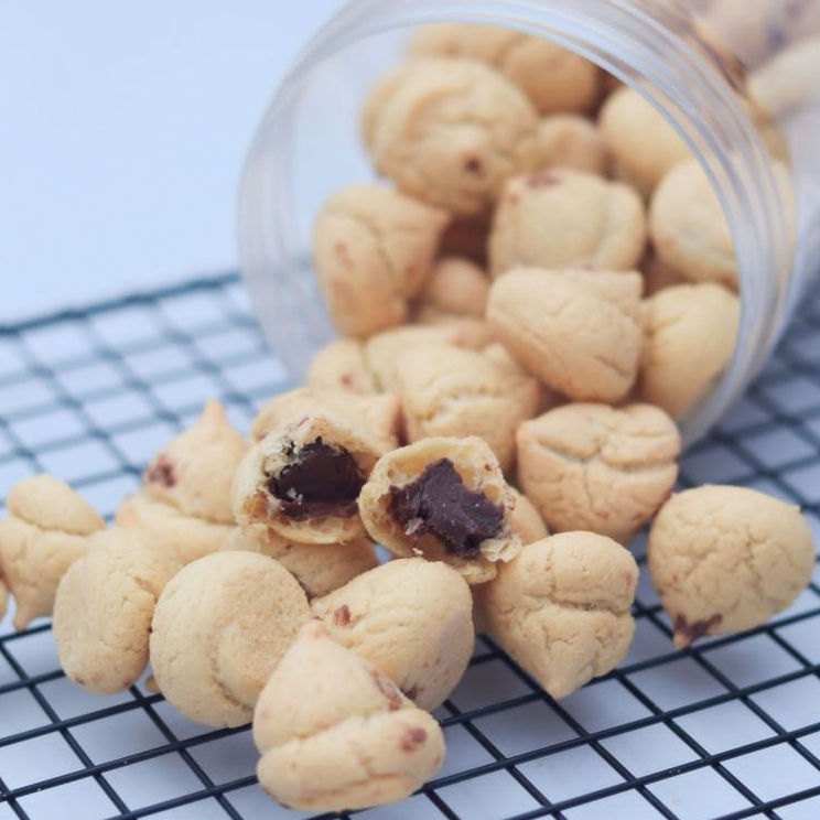 

MINI SOES KERING ISI COKLAT KEMASAN BOX 500ML